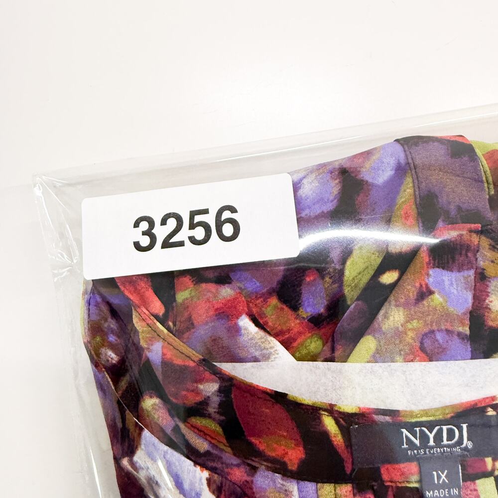 NYDJ Floral Button Down VNeck Blouse 3/4 Purple Green Polyester - Plus Size 1X - Picture 11 of 11